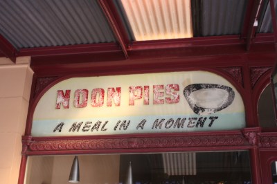 Noon pies ghostsign