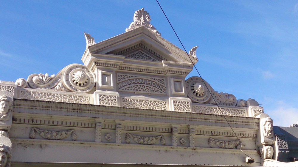 fancy_pediment