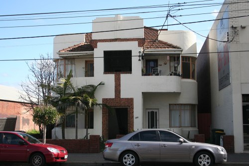 Moderne flats on Lygon Street