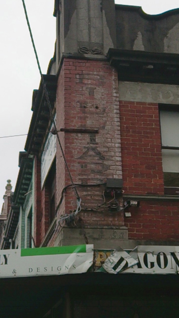 Billiards_ghostsign_Chapel_St