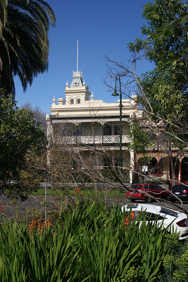 St_Vincent_gardens_mansion